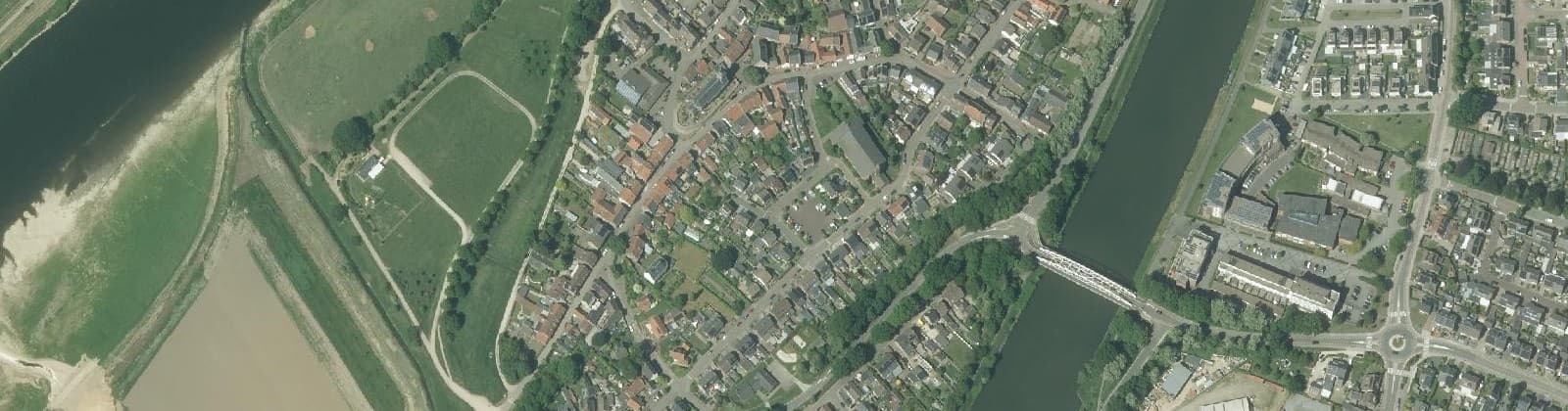 Luchtfoto van Urmond ten westen van Julianakanaal