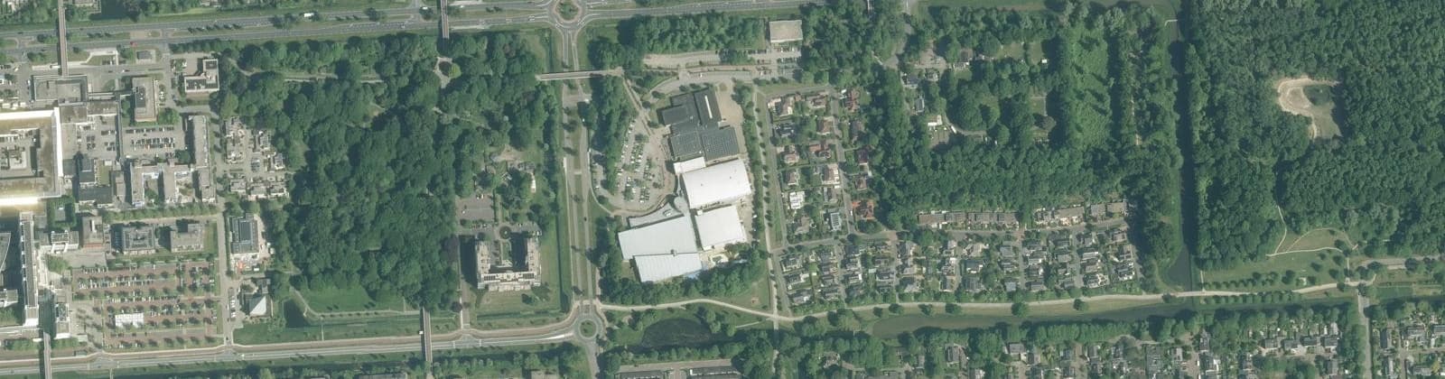 Luchtfoto van Stadspark, Badweg, Langevelderslag