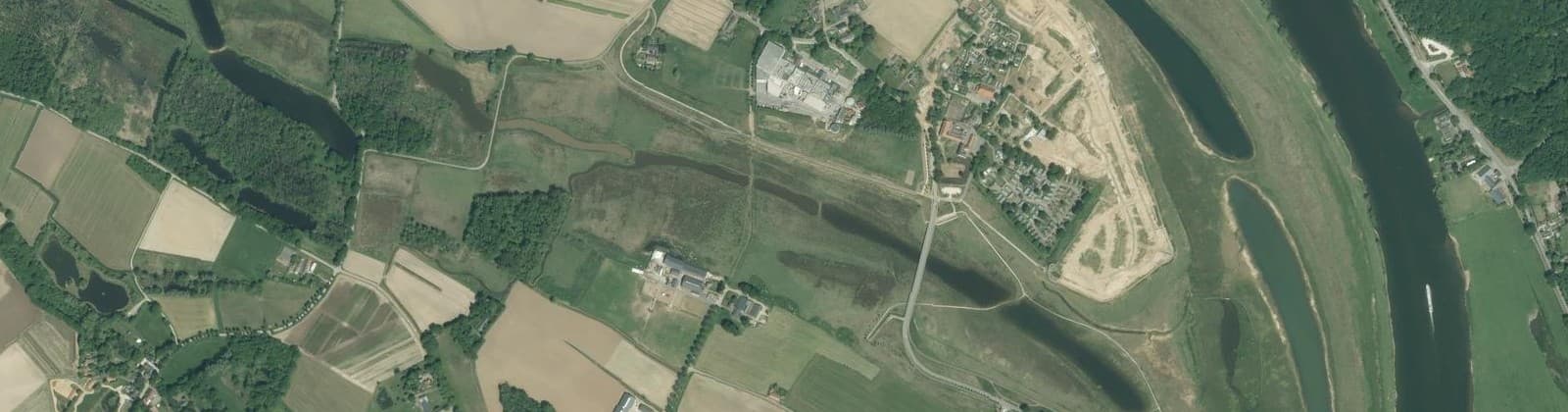 Luchtfoto van Verspreide huizen Broekhuizenvorst