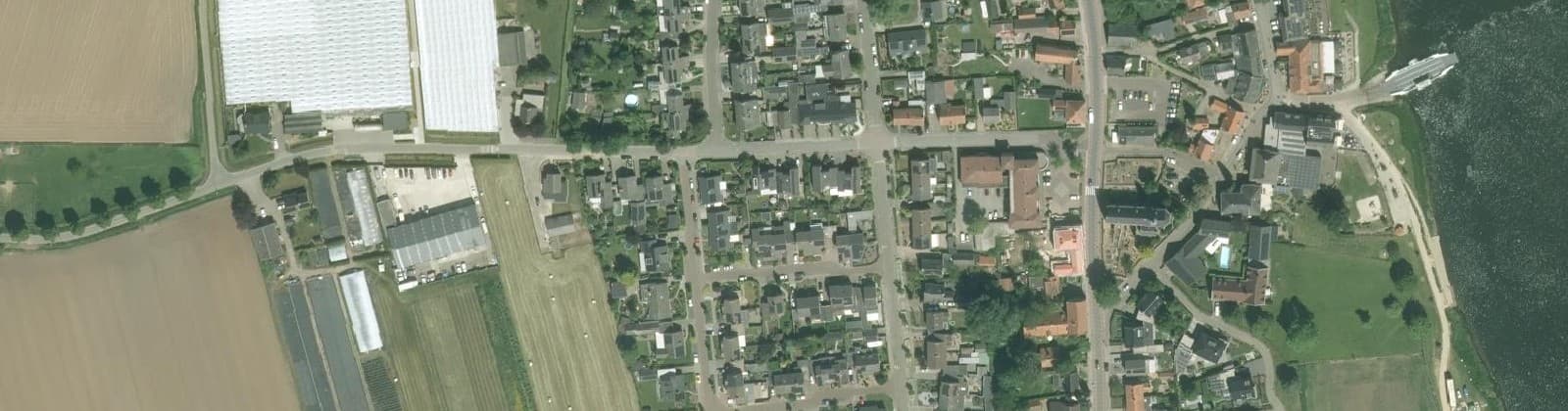 Luchtfoto van Broekhuizen