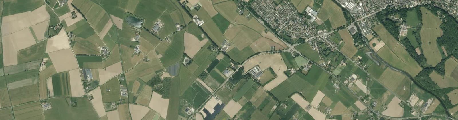 Luchtfoto van Verspreide huizen Etten