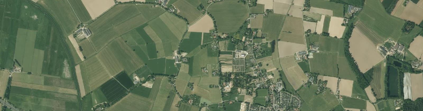 Luchtfoto van Verspreide huizen Megchelen