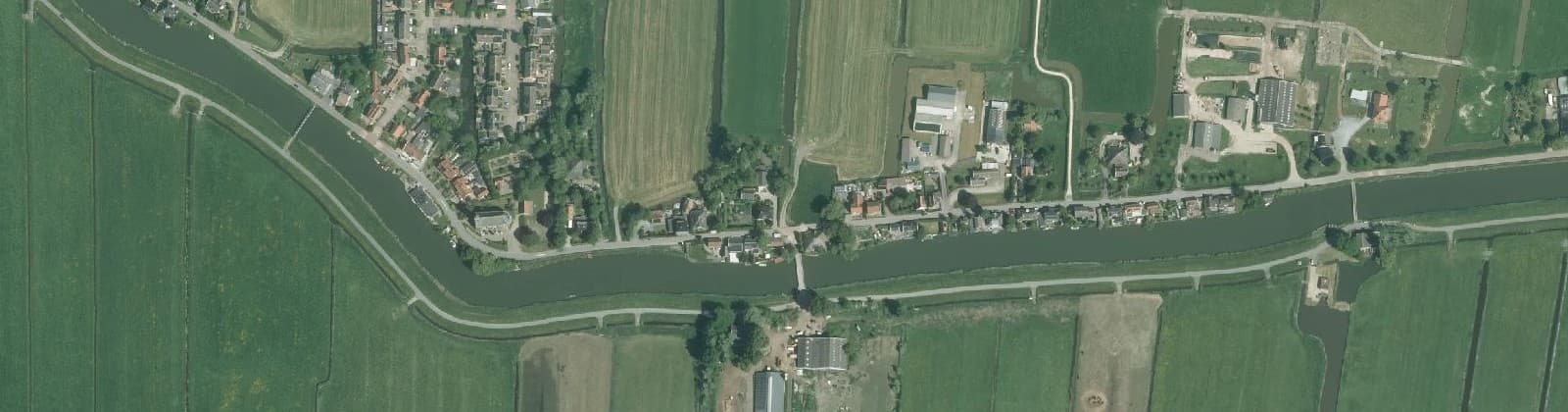 Luchtfoto van Lange weide en omgeving
