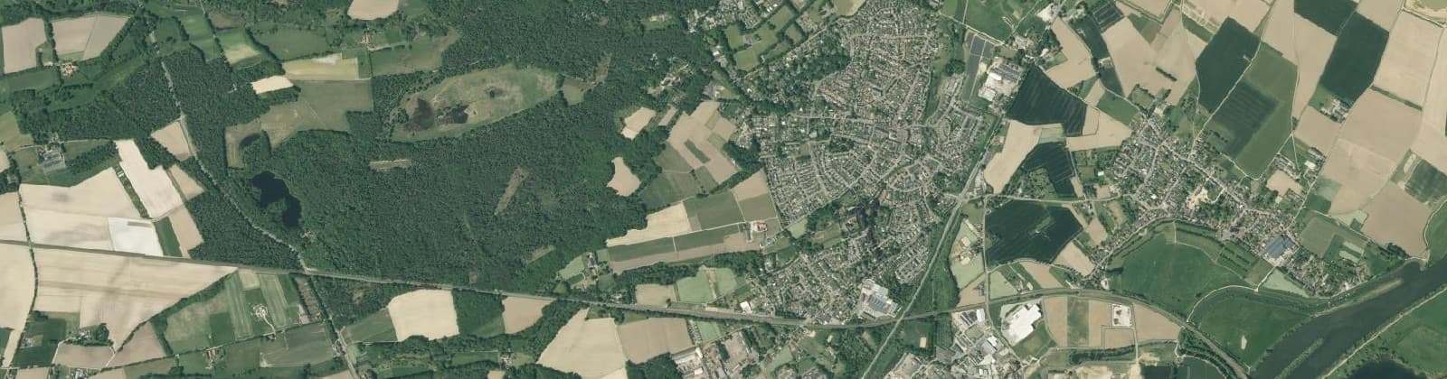 Luchtfoto van Verspreide huizen Haelen