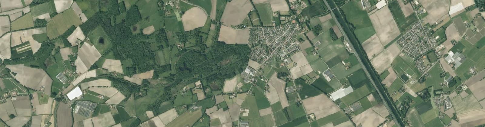 Luchtfoto van Verspreide huizen Ell
