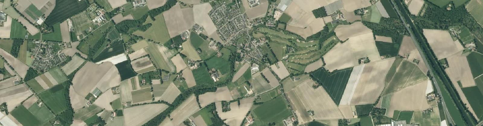 Luchtfoto van Verspreide huizen Hunsel