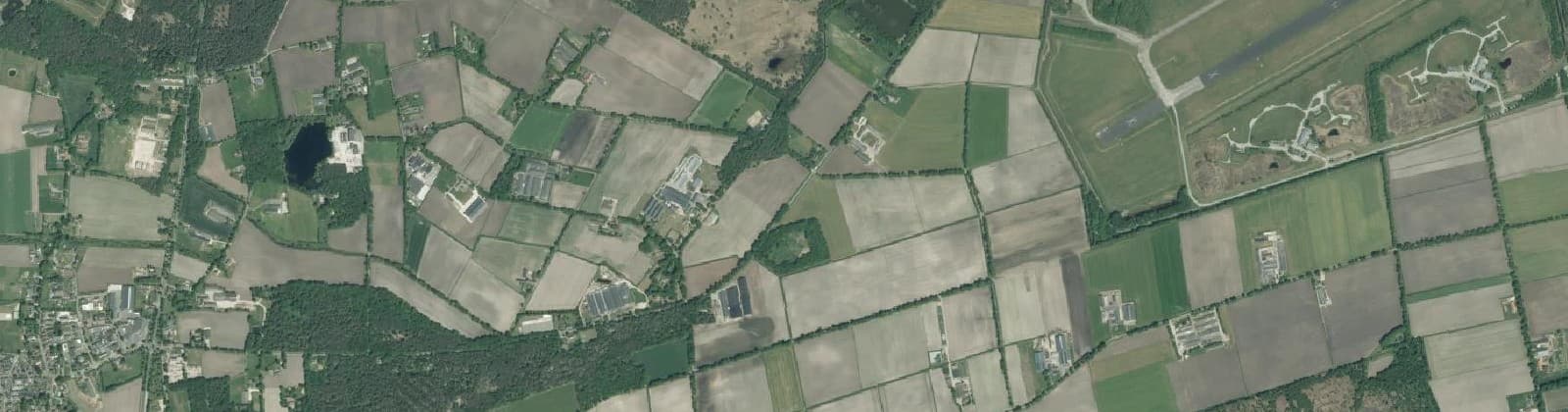 Luchtfoto van Verspreide huizen Groote Peel
