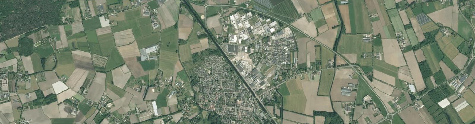 Luchtfoto van Verspreide huizen Beek en Donk