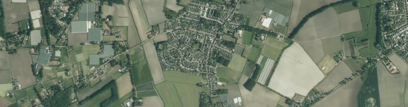Luchtfoto van Verspreide huizen Heerle