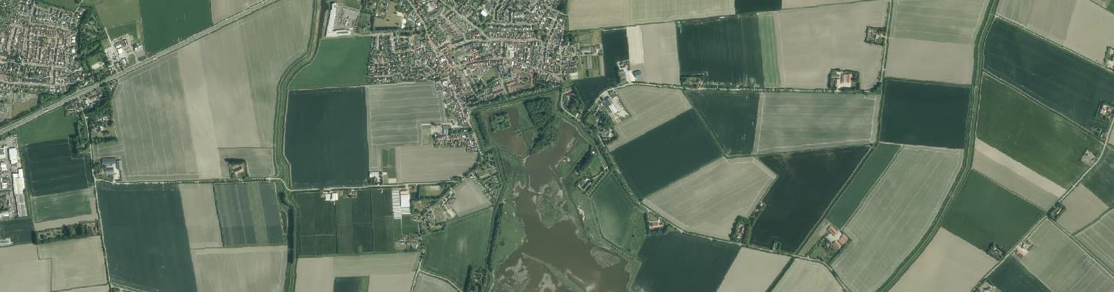 Luchtfoto van Verspreide huizen Oosterland