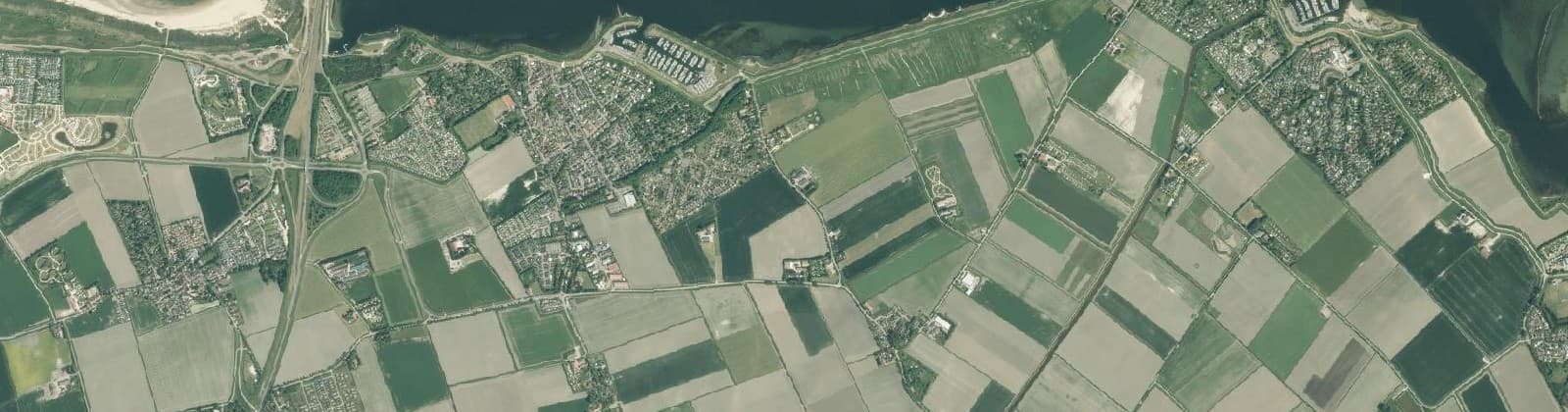 Luchtfoto van Verspreide huizen Scharendijke