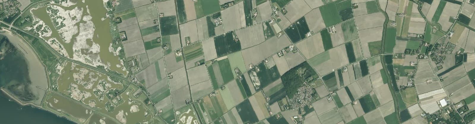 Luchtfoto van Verspreide huizen Kerkwerve