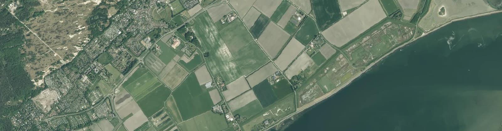 Luchtfoto van Verspreide huizen in het Kleigebied