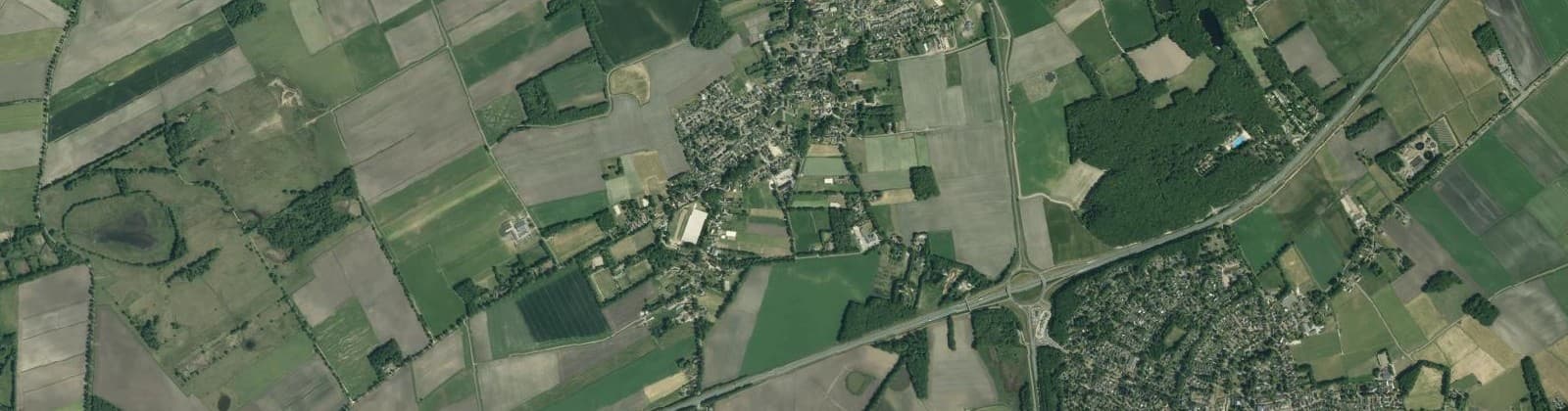 Luchtfoto van Verspreide huizen Eext