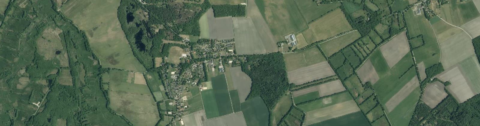 Luchtfoto van Verspreide huizen Gasteren
