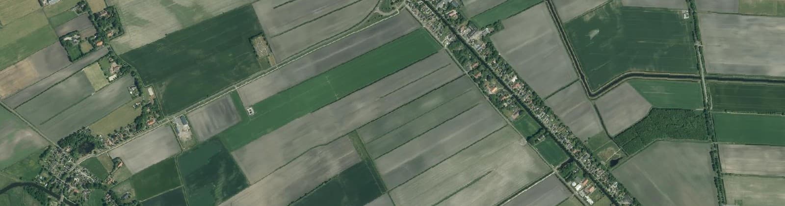 Luchtfoto van Verspreide huizen Annerveenschekanaal