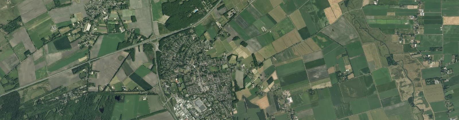 Luchtfoto van Verspreide huizen Gieten