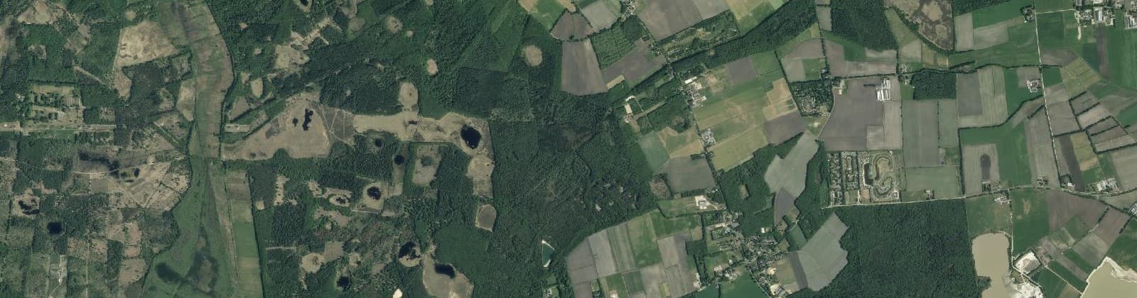 Luchtfoto van Verspreide huizen Grolloo
