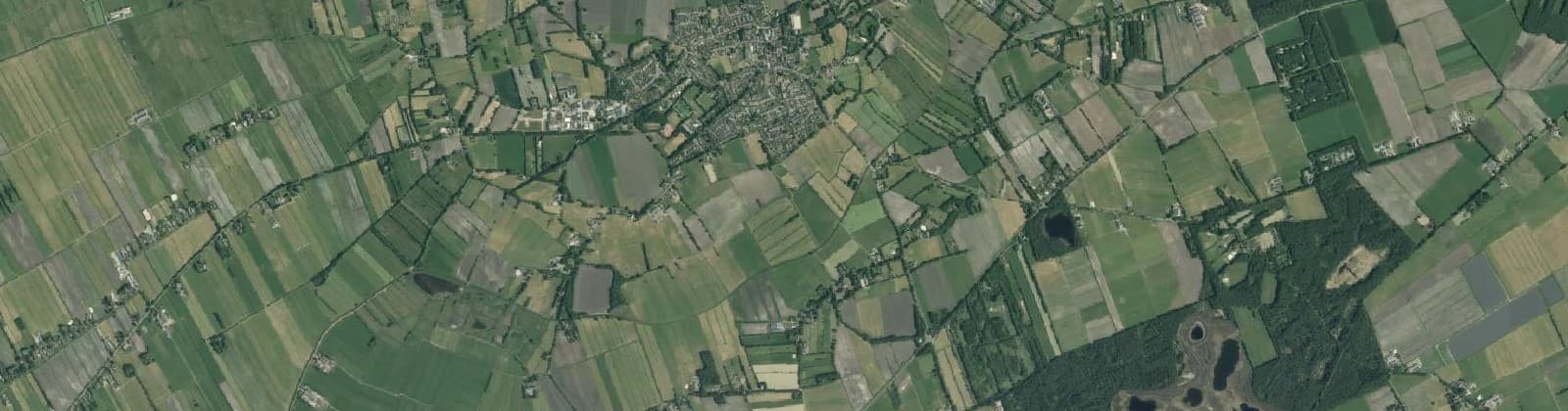 Luchtfoto van Verspreide huizen Ruinen