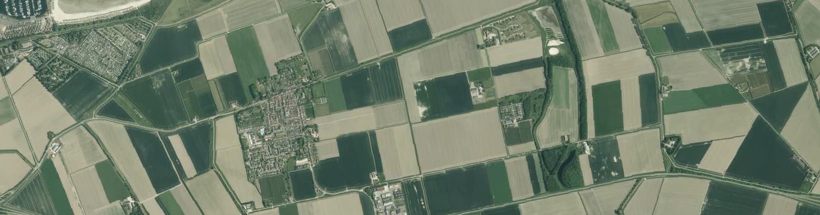 Luchtfoto van Verspreide huizen Wissenkerke