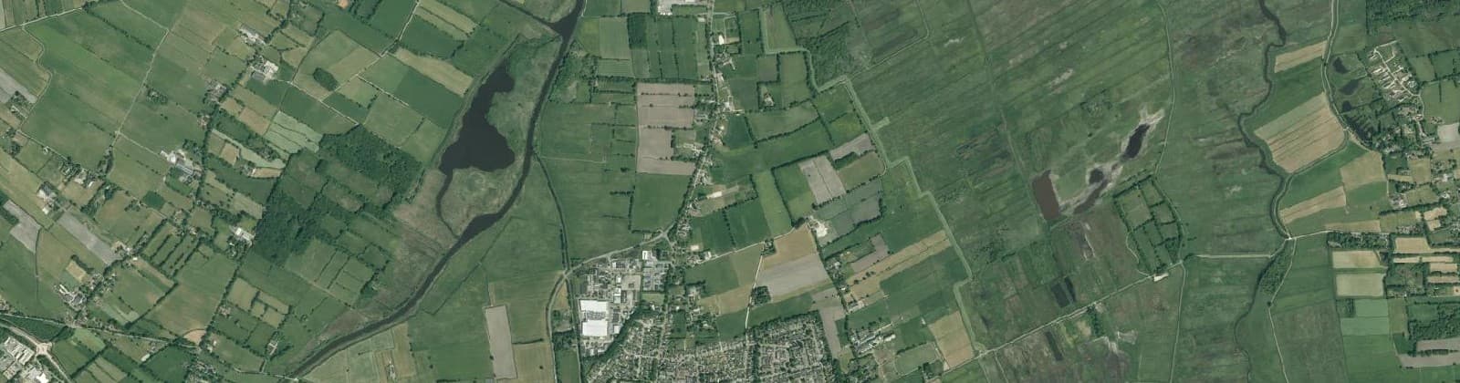 Luchtfoto van Verspreide huizen Peize Noord