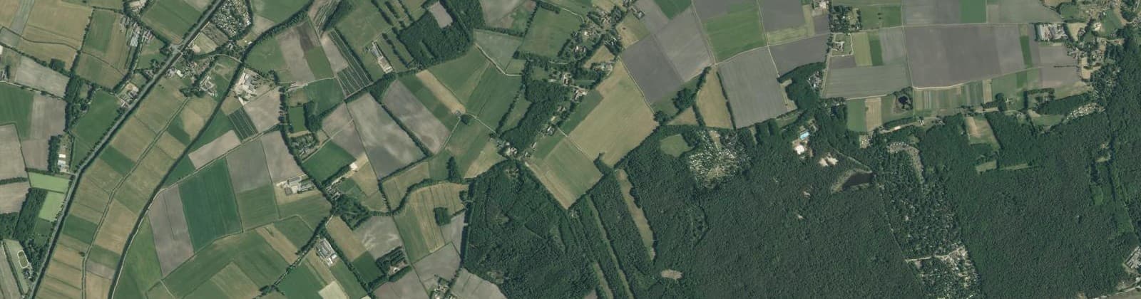 Luchtfoto van Verspreide huizen Dwingeloo