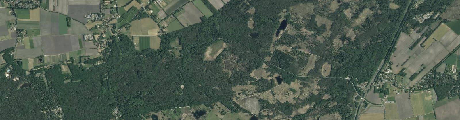 Luchtfoto van Verspreide huizen Lhee