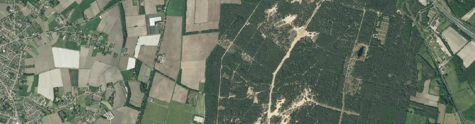 Luchtfoto van Verspreide huizen in het Oosten
