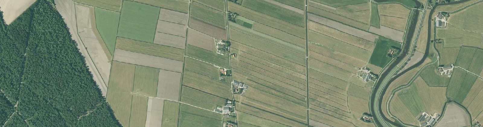 Luchtfoto van Verspreide huizen Kuinre