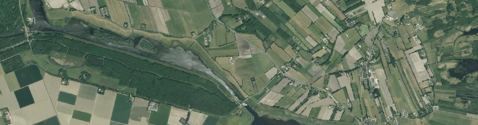 Luchtfoto van Verspreide huizen Vollenhove