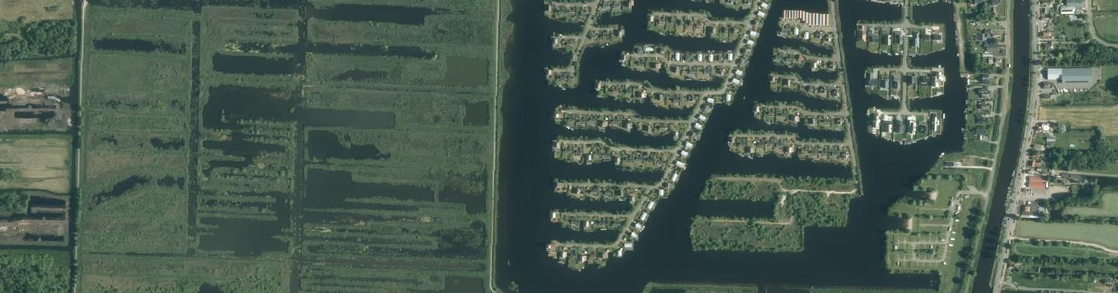 Luchtfoto van Verspreide huizen polder Giethoorn-Zuid