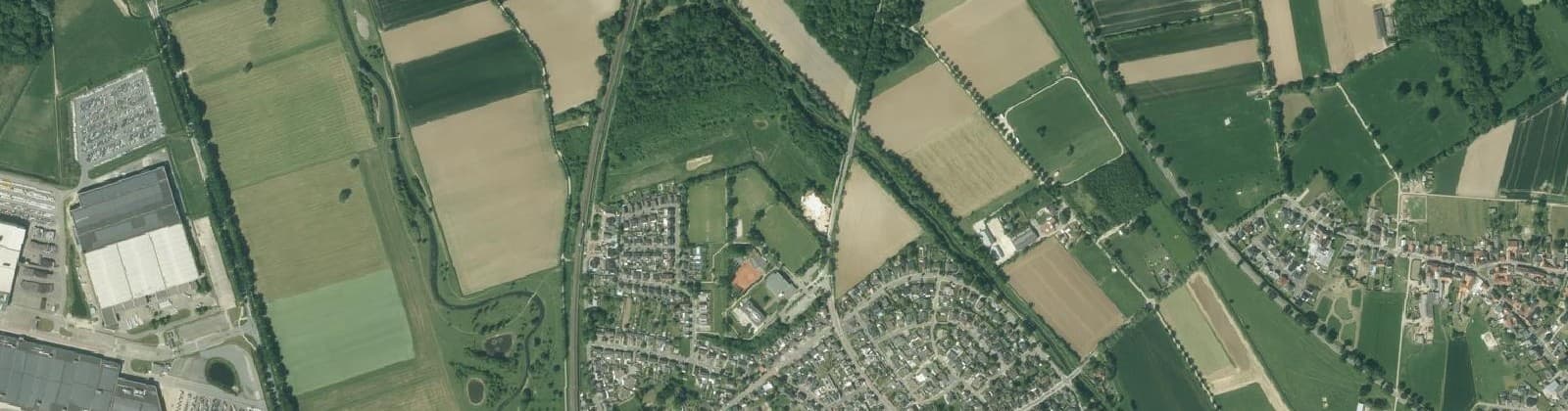 Luchtfoto van Verspreide huizen Nieuwstadt