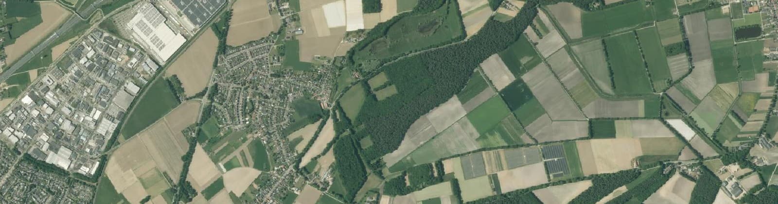 Luchtfoto van Verspreide huizen Sint Joost