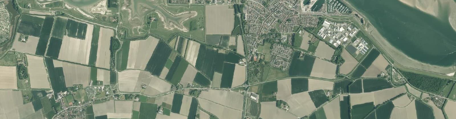 Luchtfoto van Verspreide huizen Breskens