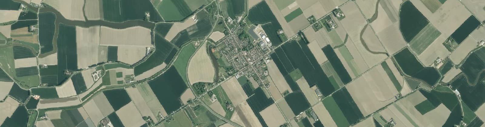 Luchtfoto van Verspreide huizen Schoondijke