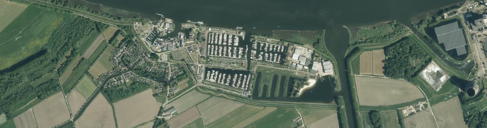 Luchtfoto van Drimmelen havens