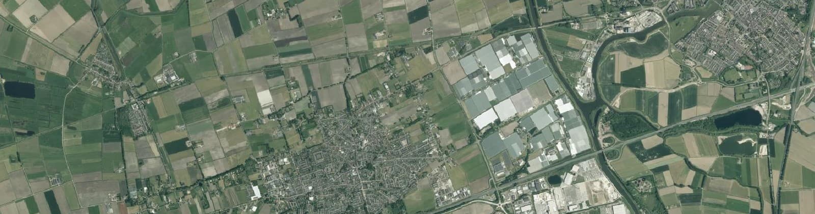 Luchtfoto van Verspreide huizen Made