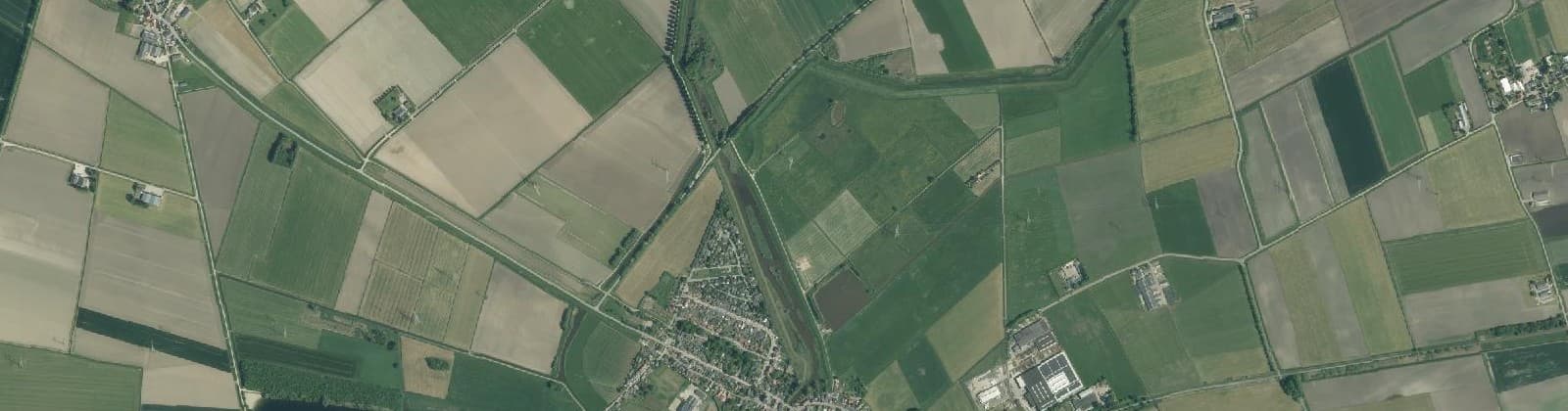 Luchtfoto van Verspreide huizen Hooge Zwaluwe