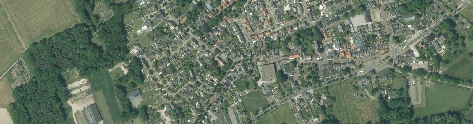 Luchtfoto van Dorpsstraat e.o.