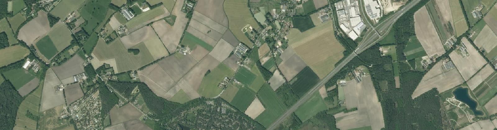 Luchtfoto van Verspreide huizen Hapert