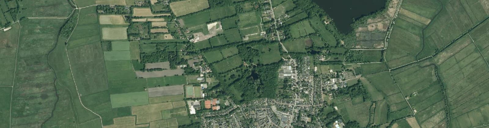 Luchtfoto van Verspreide huizen Paterswolde
