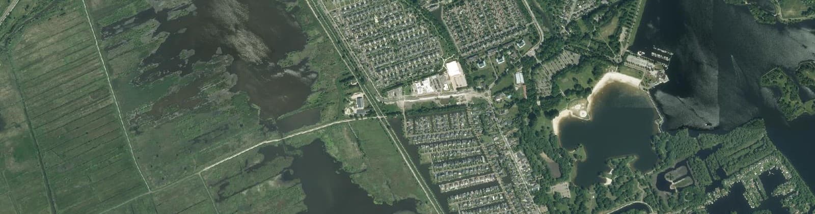 Luchtfoto van Verspreide huizen Eelderwolde