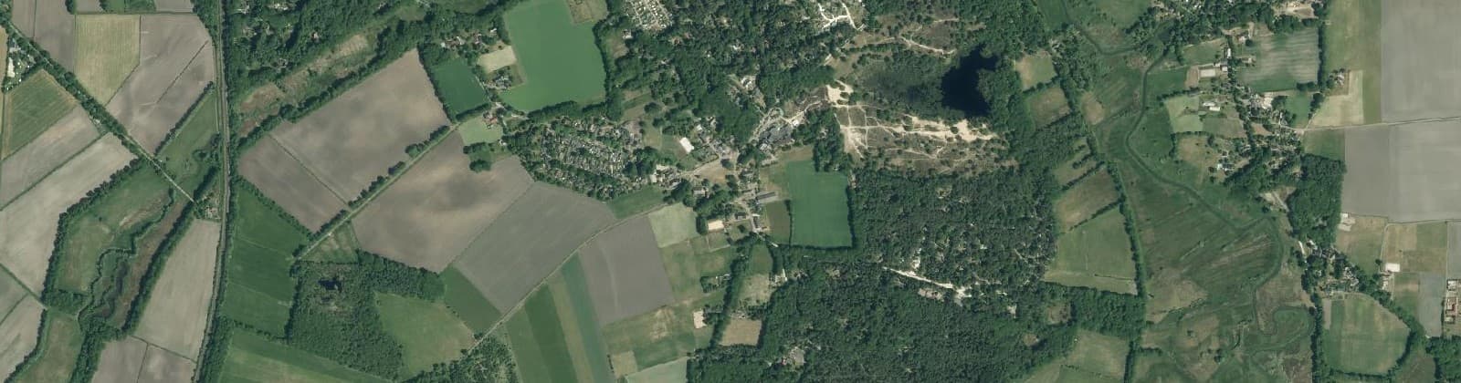 Luchtfoto van Verspreide huizen Zeegse