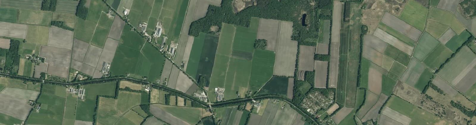 Luchtfoto van Verspreide huizen Zwiggelte