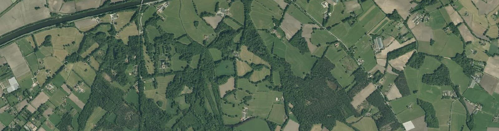 Luchtfoto van Verspreide huizen Kerspel en Goor