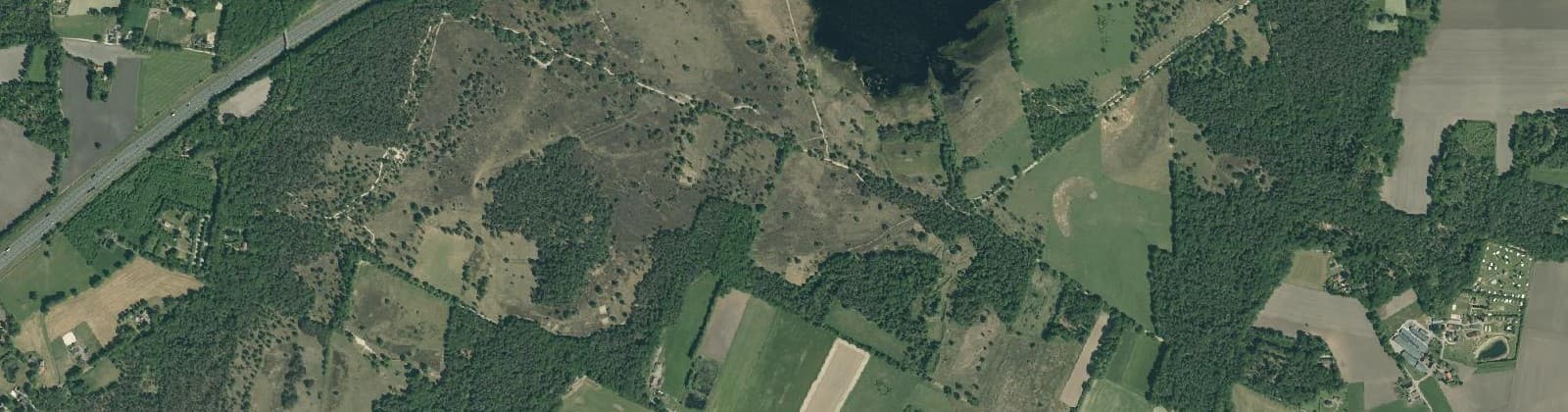 Luchtfoto van Verspreide huizen Elzenerveen en Borkeld