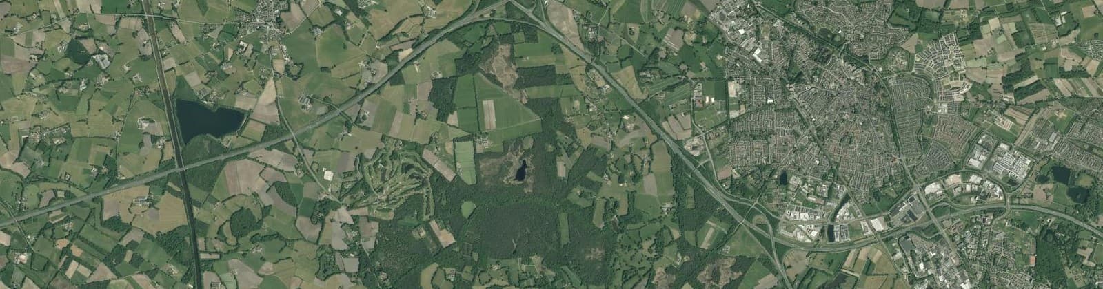 Luchtfoto van Verspreide huizen Azelo