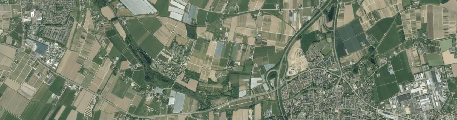 Luchtfoto van Verspreide huizen Lede en Oudewaard
