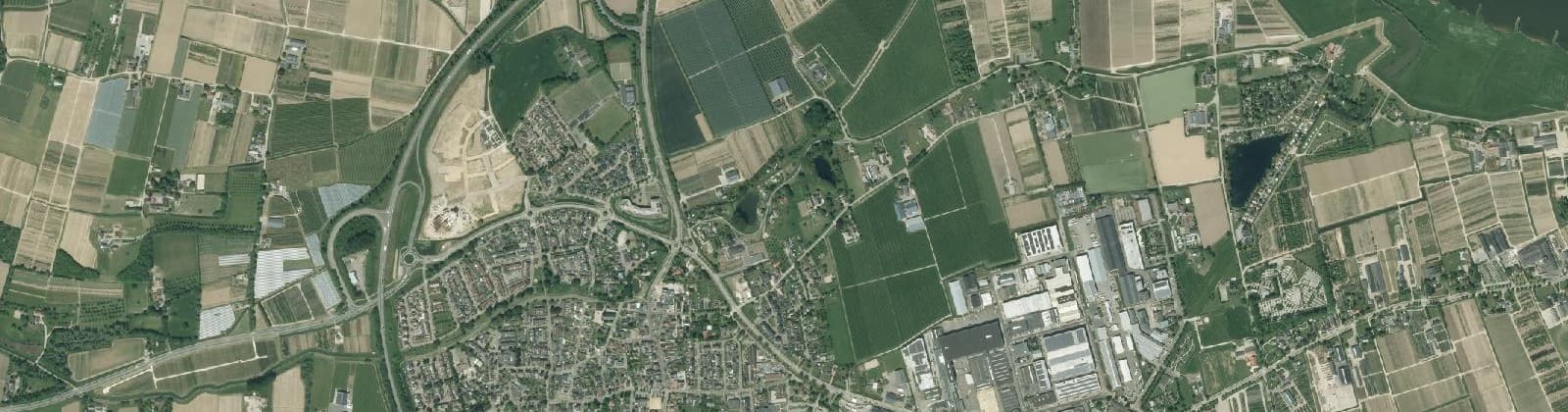Luchtfoto van Verspreide huizen Kesteren