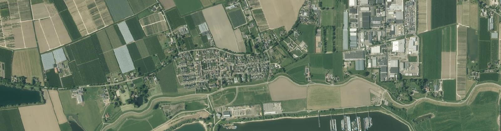 Luchtfoto van Verspreide huizen IJzendoorn